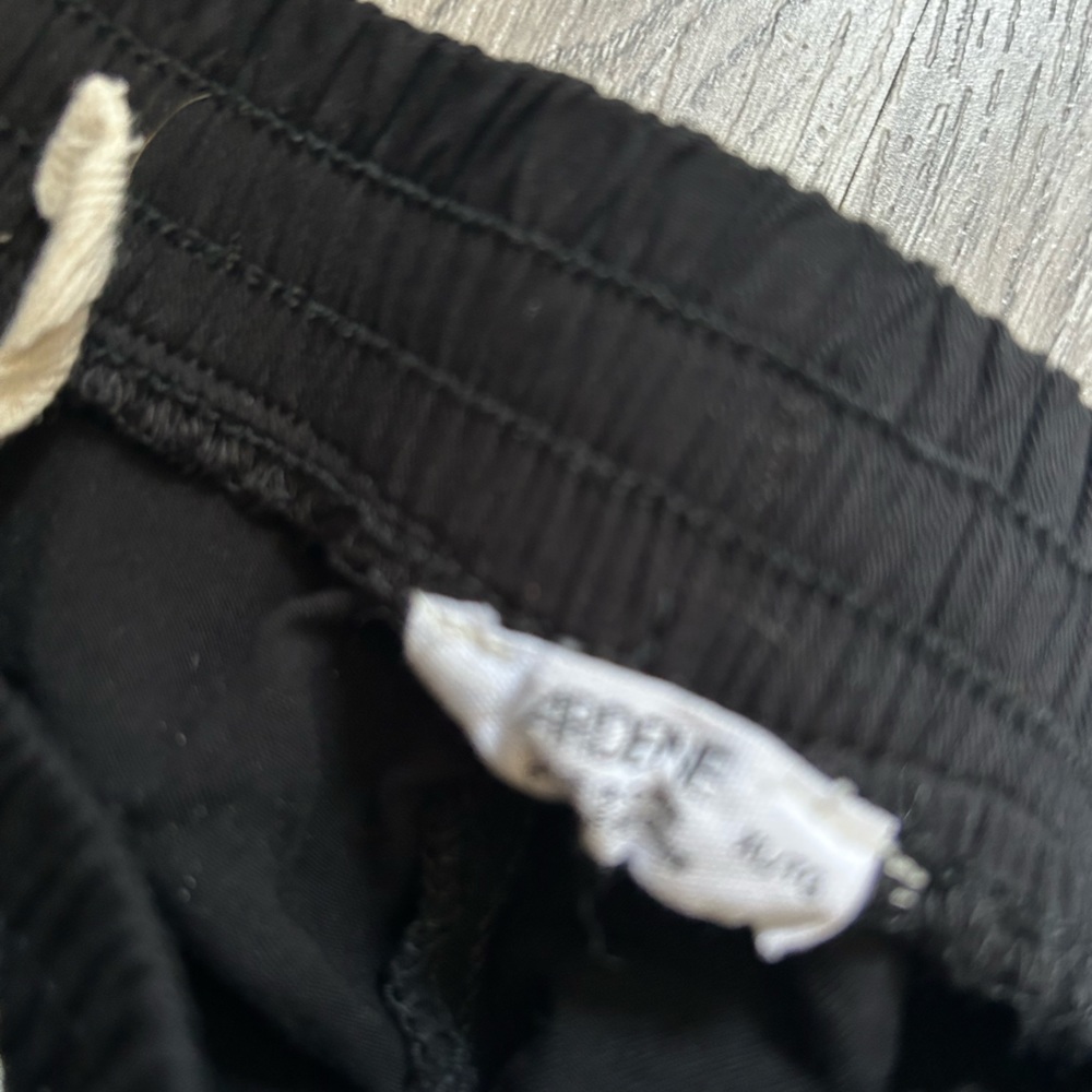Simple black shorts - Picture 2 of 3